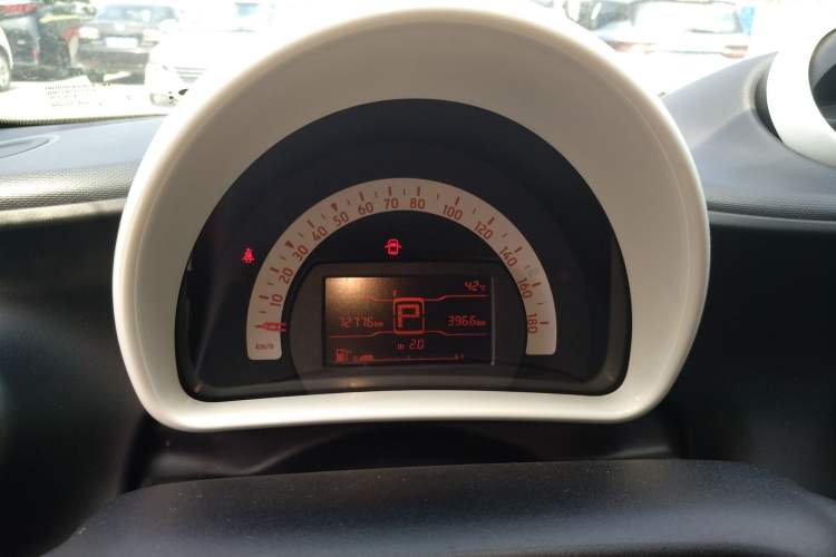 Used smart forfour 2018 1.0L 52 kW Dynamic Edition Instrument Cluster