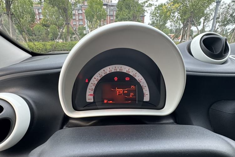 Used smart forfour 2018 1.0L 52 kW Dynamic Edition Instrument Cluster