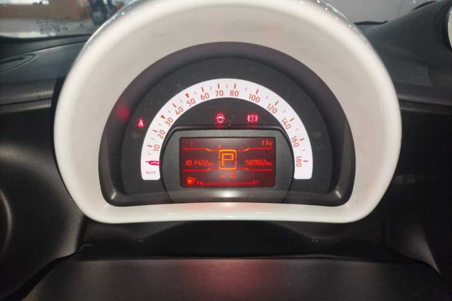 Used smart forfour 2018 1.0L 52 kW Dynamic Edition Instrument Cluster