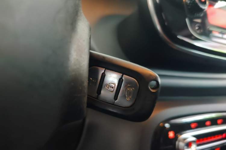 Used smart forfour 2018 1.0L 52 kW Dynamic Edition Interior 1