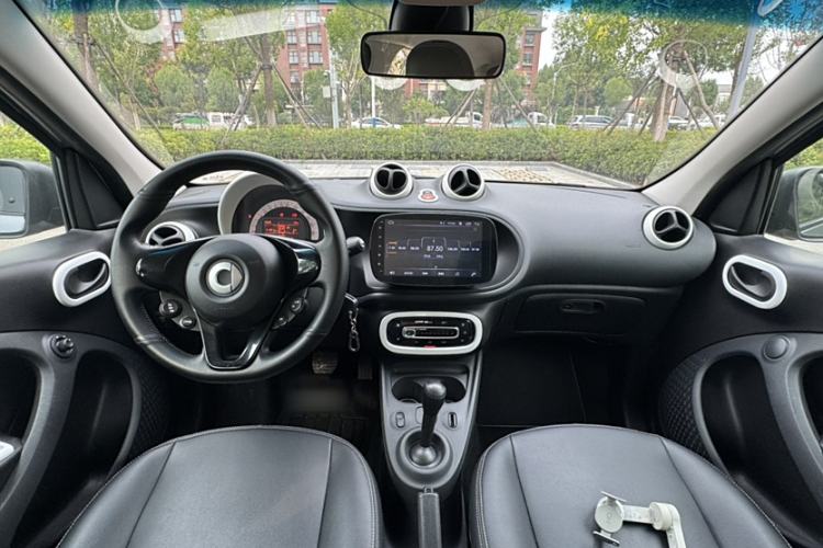 Used smart forfour 2018 1.0L 52 kW Dynamic Edition Interior 1