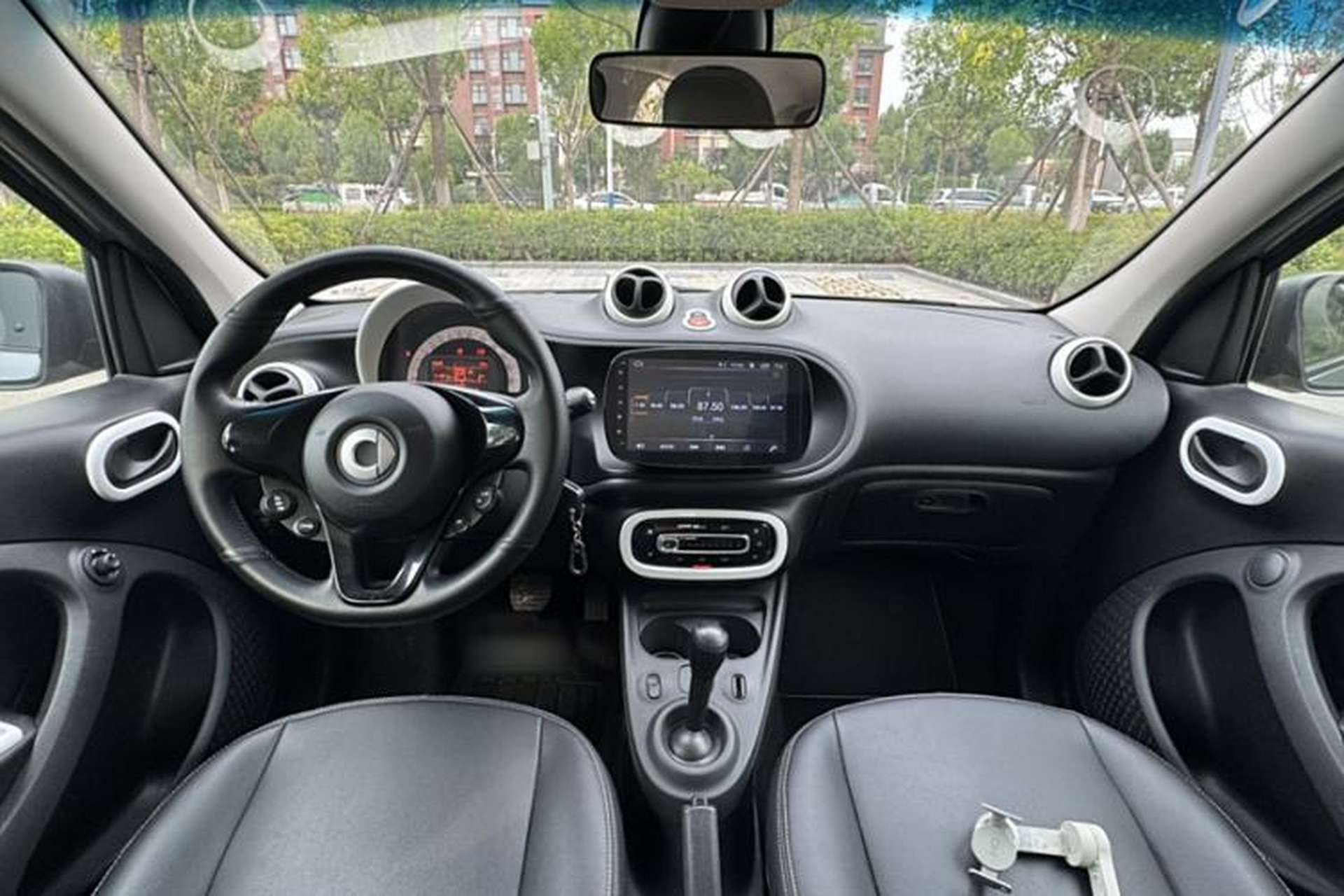 Used smart forfour 2018 1.0L 52 kW Dynamic Edition Interior 1
