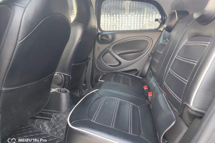 Used smart forfour 2018 1.0L 52 kW Dynamic Edition Interior 2