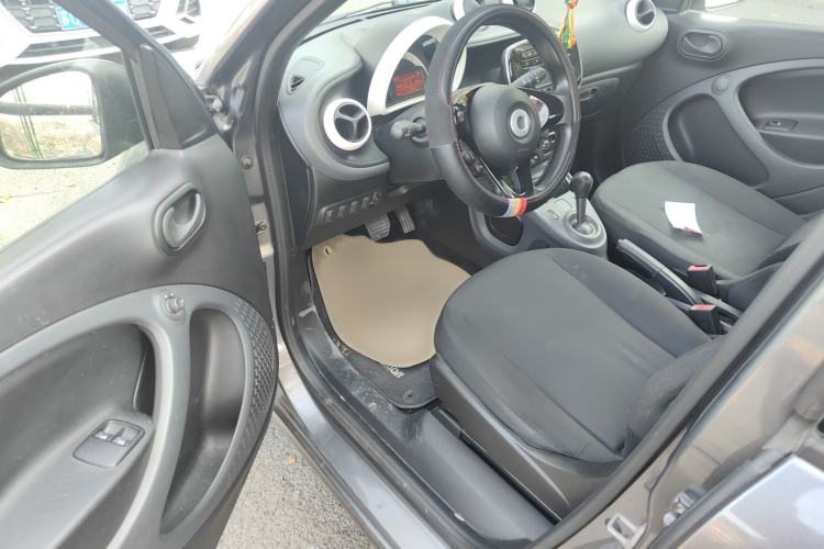 Used smart forfour 2018 1.0L 52 kW Dynamic Edition Interior 2