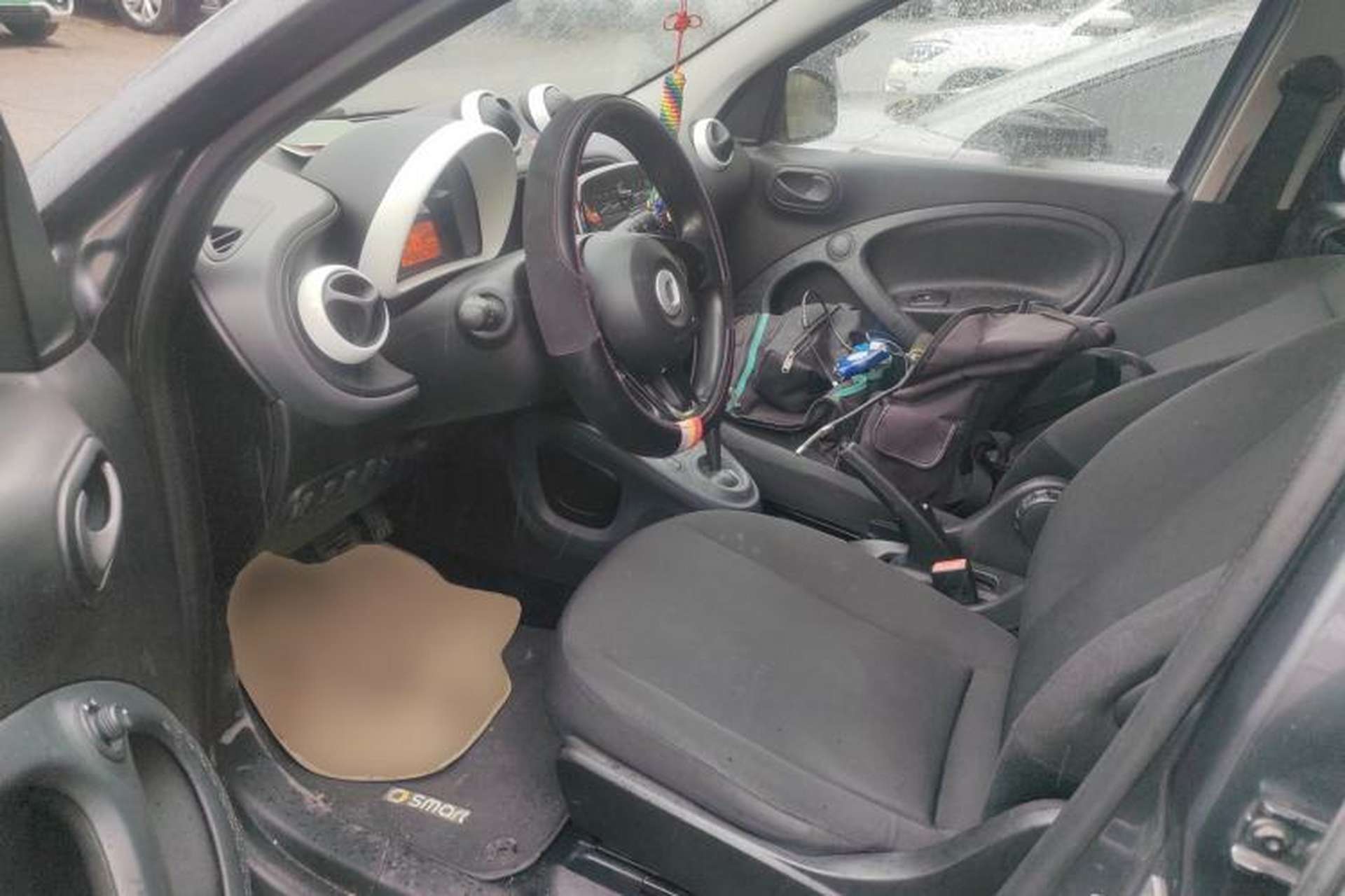 Used smart forfour 2018 1.0L 52 kW Dynamic Edition Interior 3