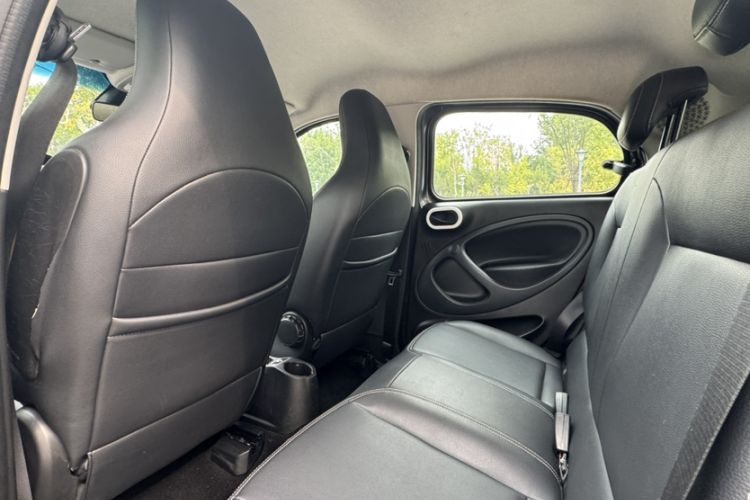 Used smart forfour 2018 1.0L 52 kW Dynamic Edition Interior 3