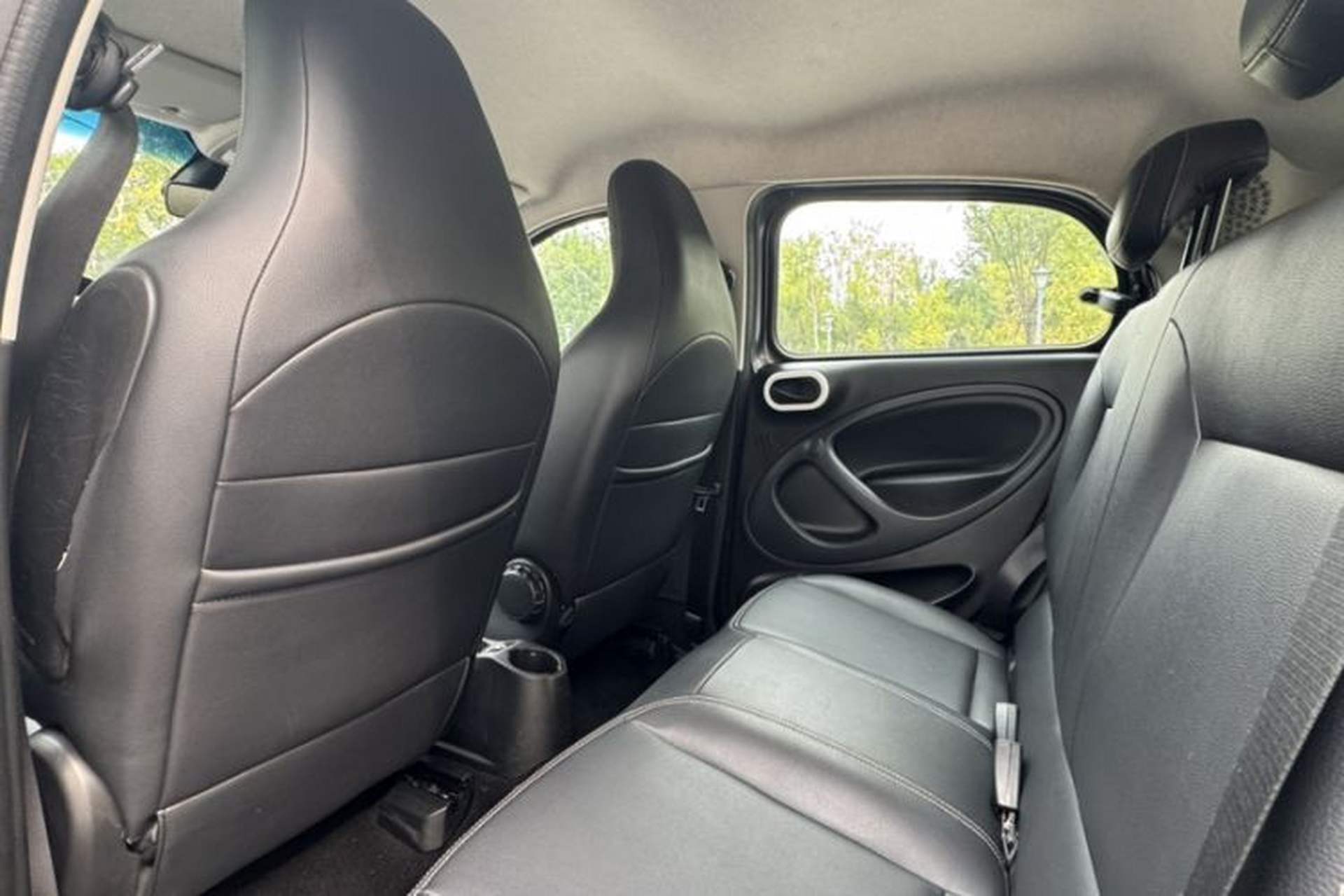 Used smart forfour 2018 1.0L 52 kW Dynamic Edition Interior 3