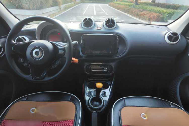 Used smart forfour 2018 1.0L 52 kW Dynamic Edition Interior 3