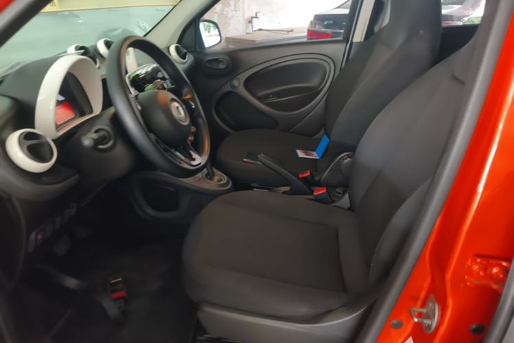 Used smart forfour 2018 1.0L 52 kW Dynamic Edition Left Front Seat