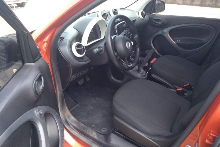 Used smart forfour 2018 1.0L 52 kW Dynamic Edition Left Front Seat