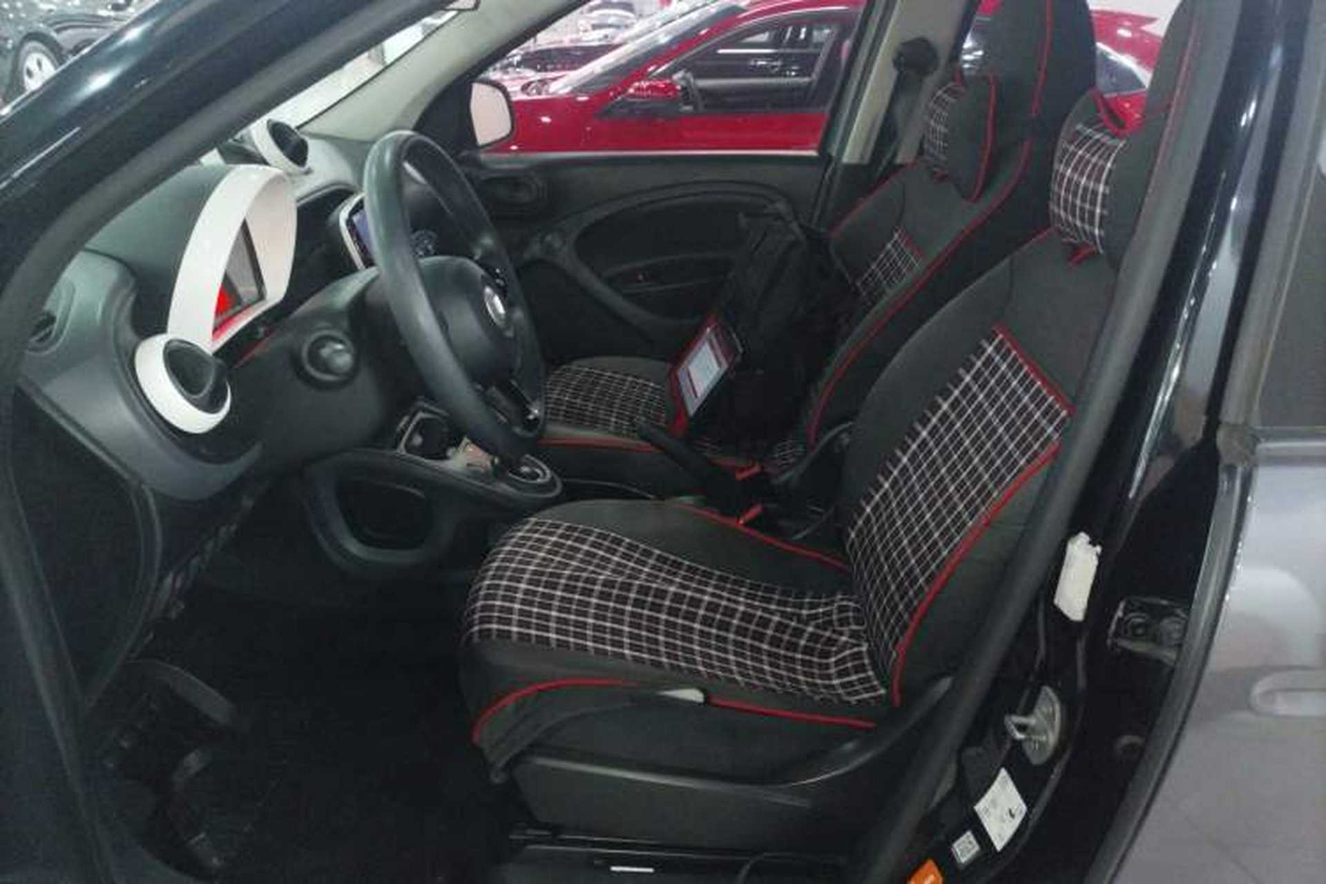 Used smart forfour 2018 1.0L 52 kW Dynamic Edition Left Front Seat