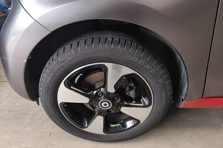 Used smart forfour 2018 1.0L 52kW Passion Edition Left Front Wheel Hub