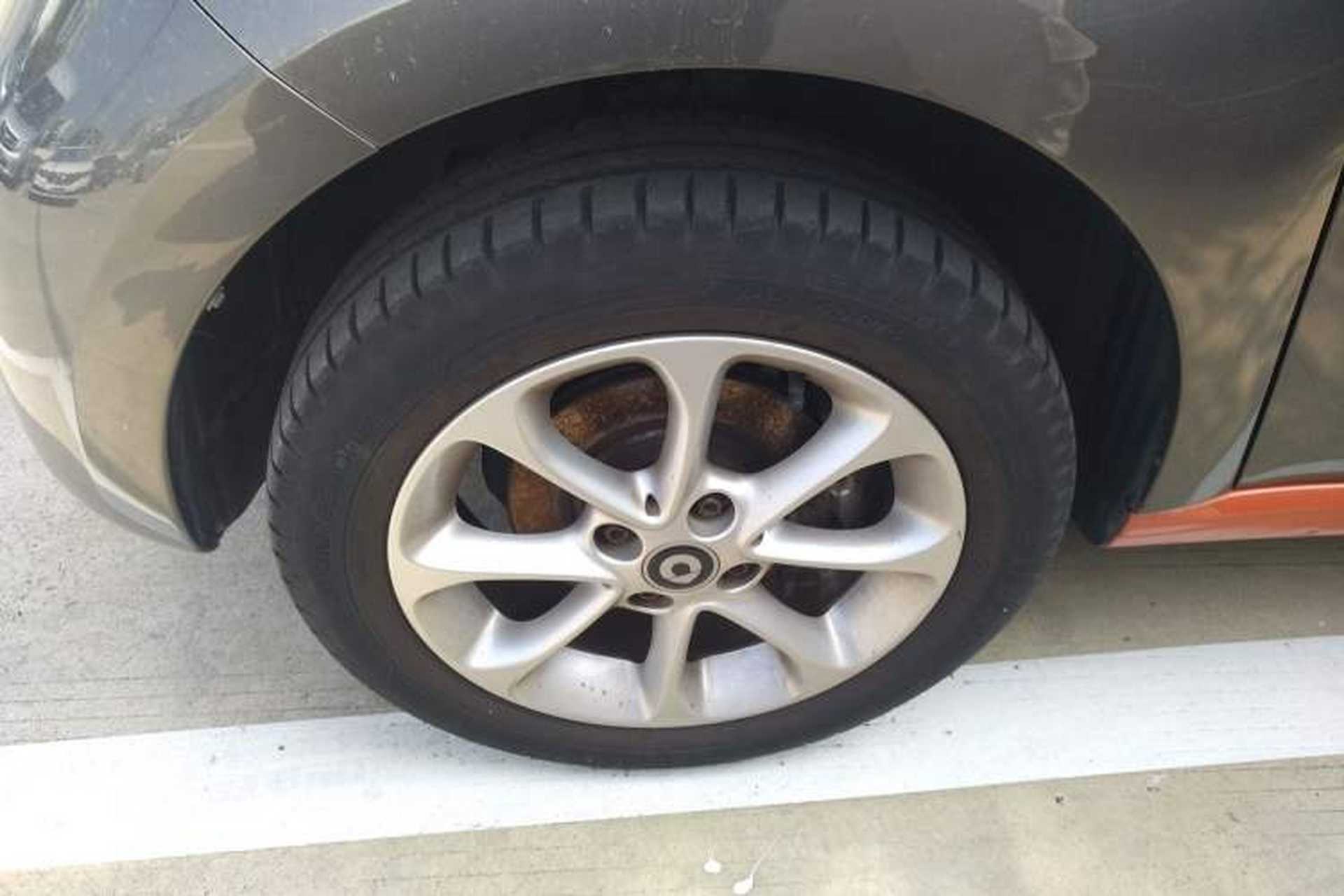 Used smart forfour 2018 1.0L 52 kW Dynamic Edition Left Front Wheel Hub