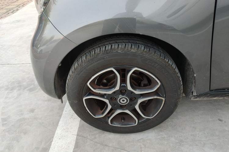 Used smart forfour 2018 0.9T 66 kW Pioneer Edition Left Front Wheel Hub