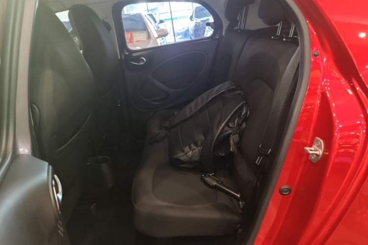 Used smart forfour 2018 1.0L 52kW Passion Edition Left Rear Seat