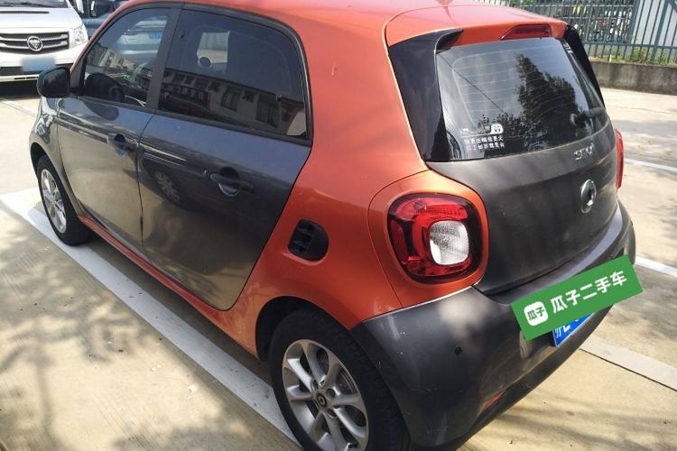 Used smart forfour 2018 1.0L 52 kW Dynamic Edition Left Side