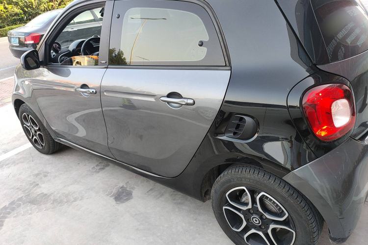 Used smart forfour 2018 0.9T 66 kW Pioneer Edition Left Side