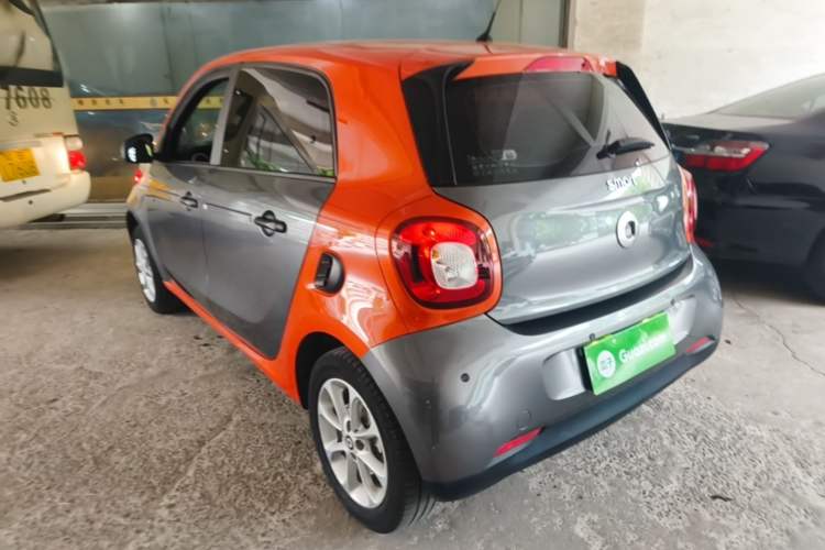 Used smart forfour 2018 1.0L 52 kW Dynamic Edition Rear Left 45 Deg