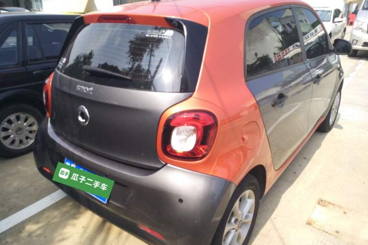 Used smart forfour 2018 1.0L 52 kW Dynamic Edition Rear Right 45 Deg
