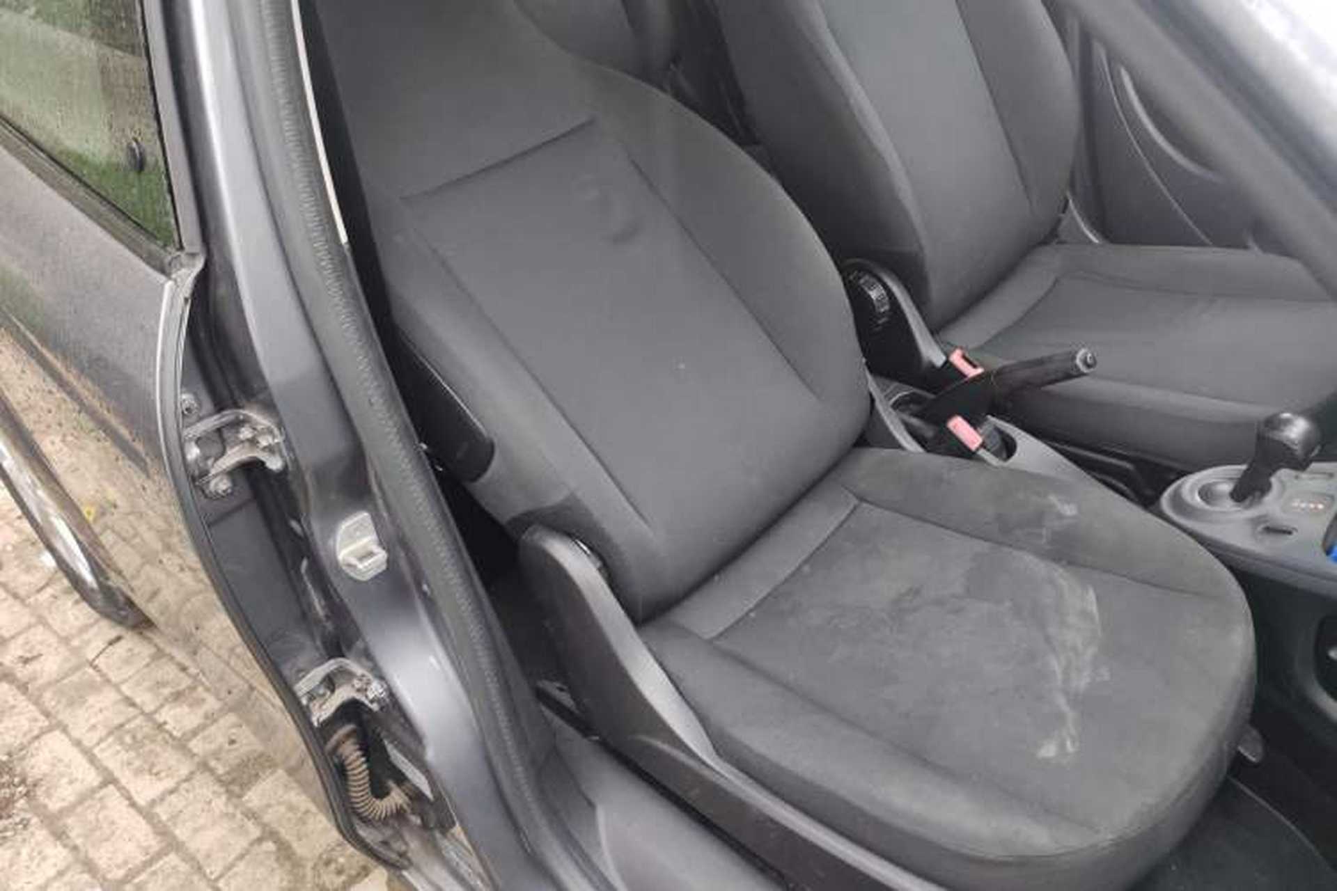 Used smart forfour 2018 1.0L 52 kW Dynamic Edition Right Front Seat