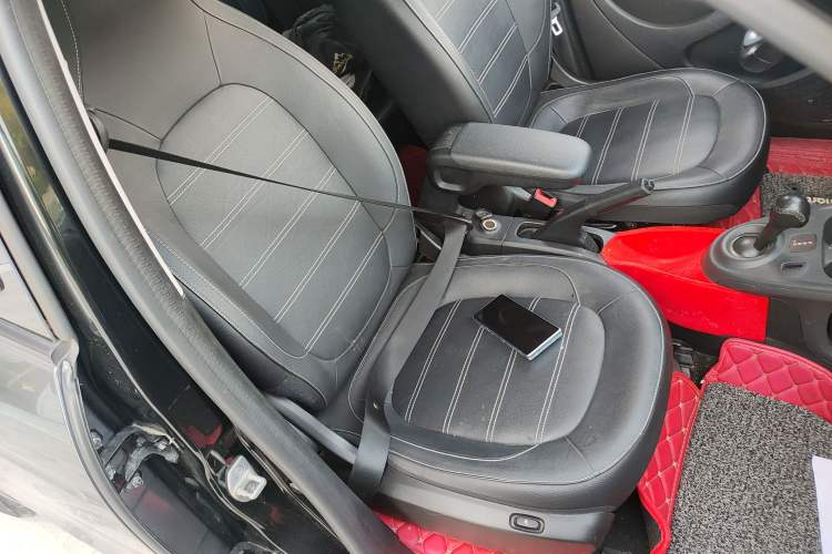 Used smart forfour 2018 0.9T 66 kW Pioneer Edition Right Front Seat