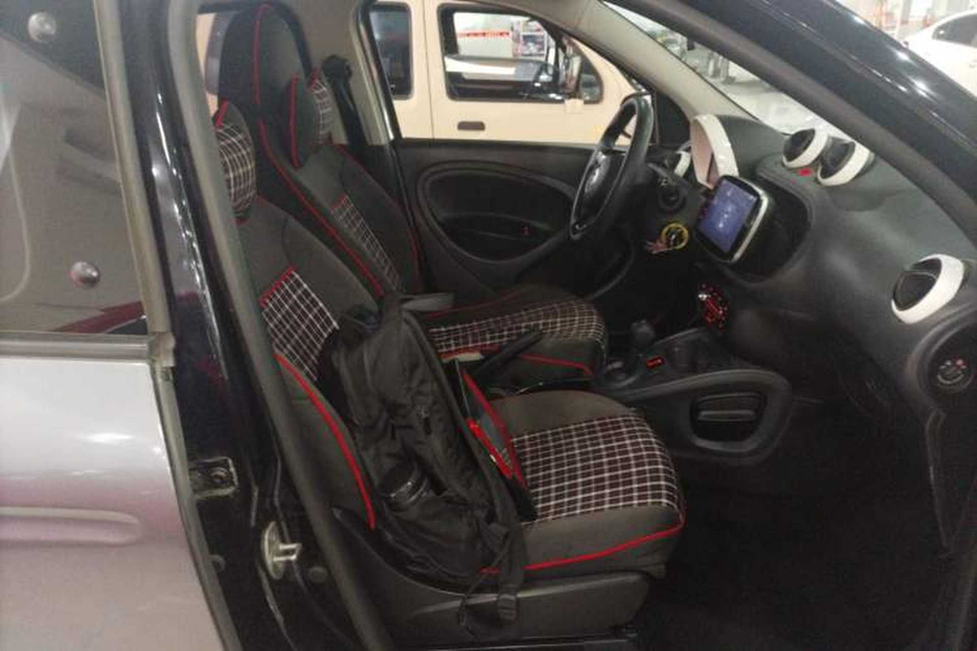 Used smart forfour 2018 1.0L 52 kW Dynamic Edition Right Front Seat