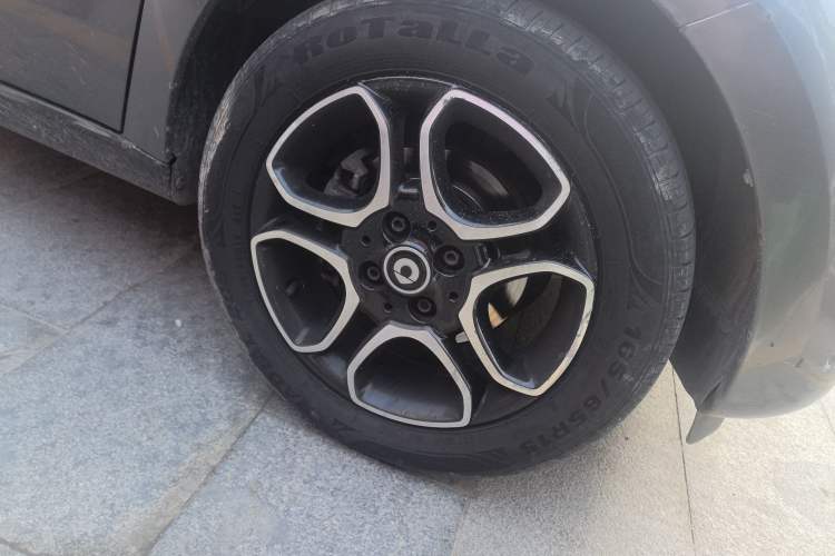 Used smart forfour 2018 0.9T 66 kW Pioneer Edition Right Front Wheel Hub