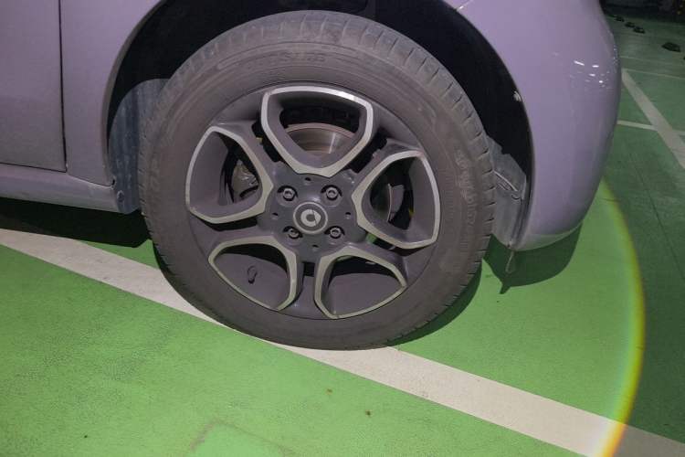 Used smart forfour 2018 0.9T 66 kW Pioneer Edition Right Front Wheel Hub