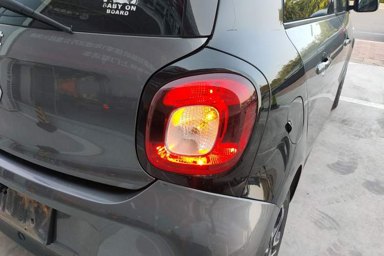 Used smart forfour 2018 0.9T 66 kW Pioneer Edition Right Rear Taillight