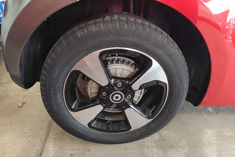 Used smart forfour 2018 1.0L 52kW Passion Edition Right Rear Wheel Hub