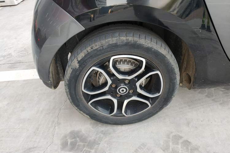 Used smart forfour 2018 0.9T 66 kW Pioneer Edition Right Rear Wheel Hub