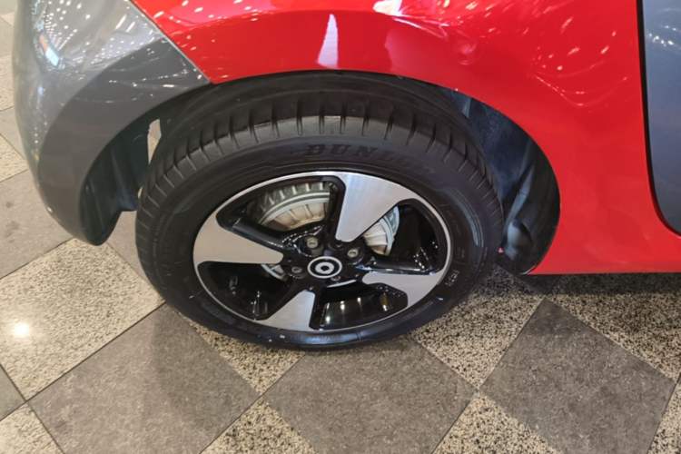 Used smart forfour 2018 1.0L 52kW Passion Edition Right Rear Wheel Hub