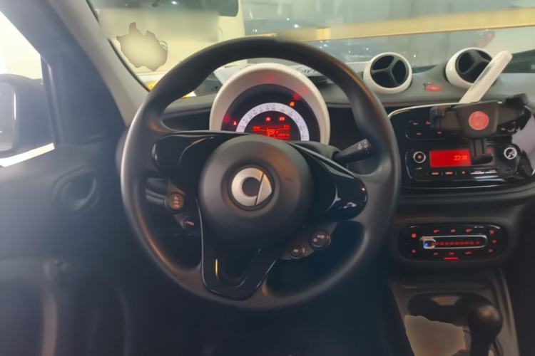 Used smart forfour 2018 1.0L 52 kW Dynamic Edition Steering Wheel