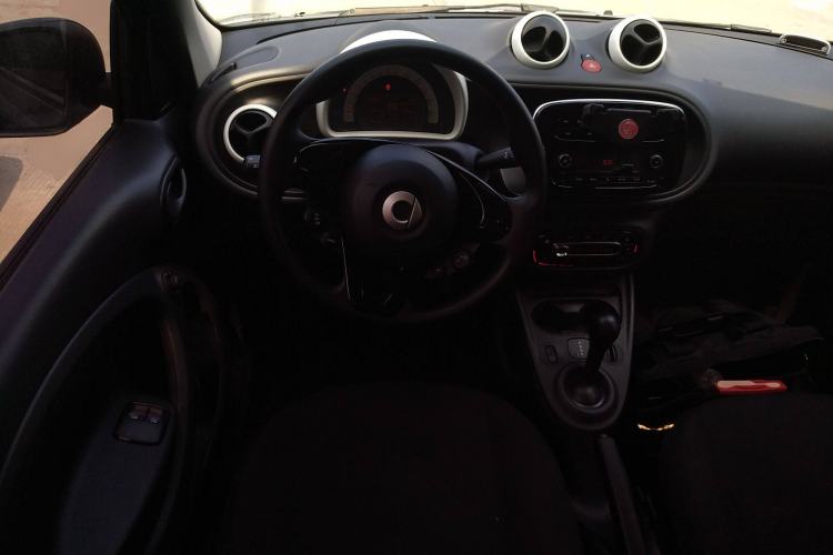 Used smart forfour 2018 1.0L 52 kW Dynamic Edition Steering Wheel