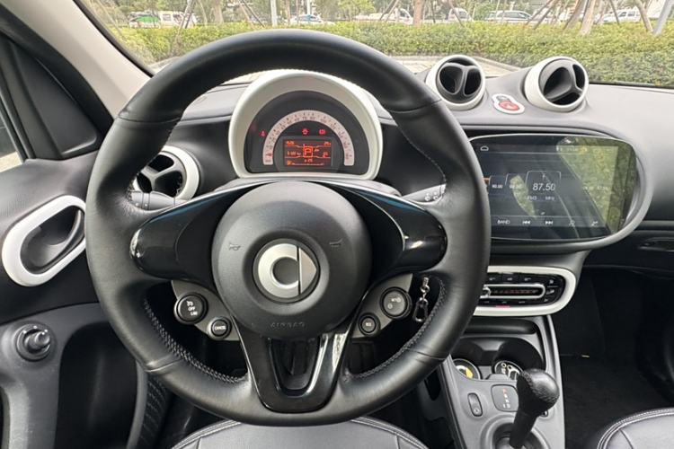 Used smart forfour 2018 1.0L 52 kW Dynamic Edition Steering Wheel