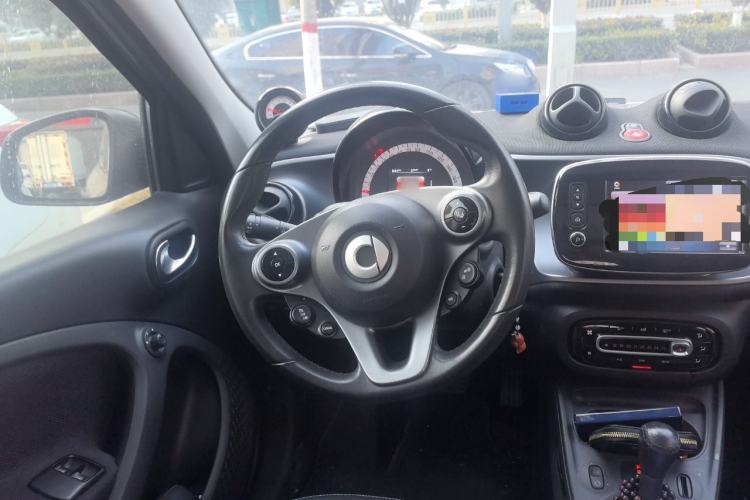 Used smart forfour 2018 0.9T 66 kW Pioneer Edition Steering Wheel