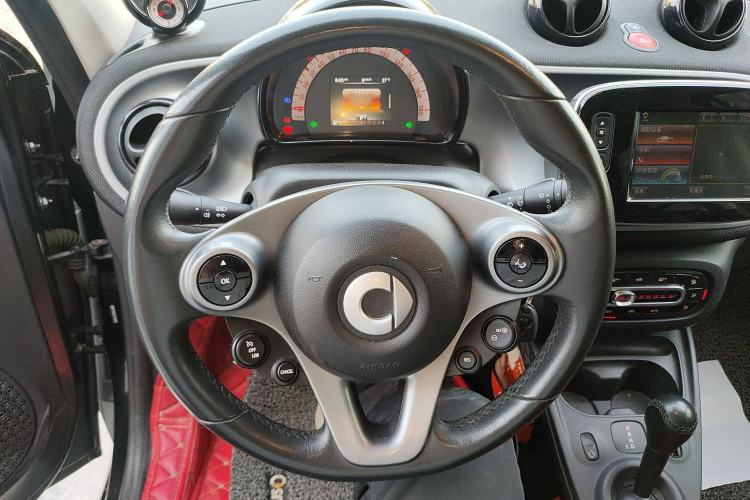 Used smart forfour 2018 0.9T 66 kW Pioneer Edition Steering Wheel