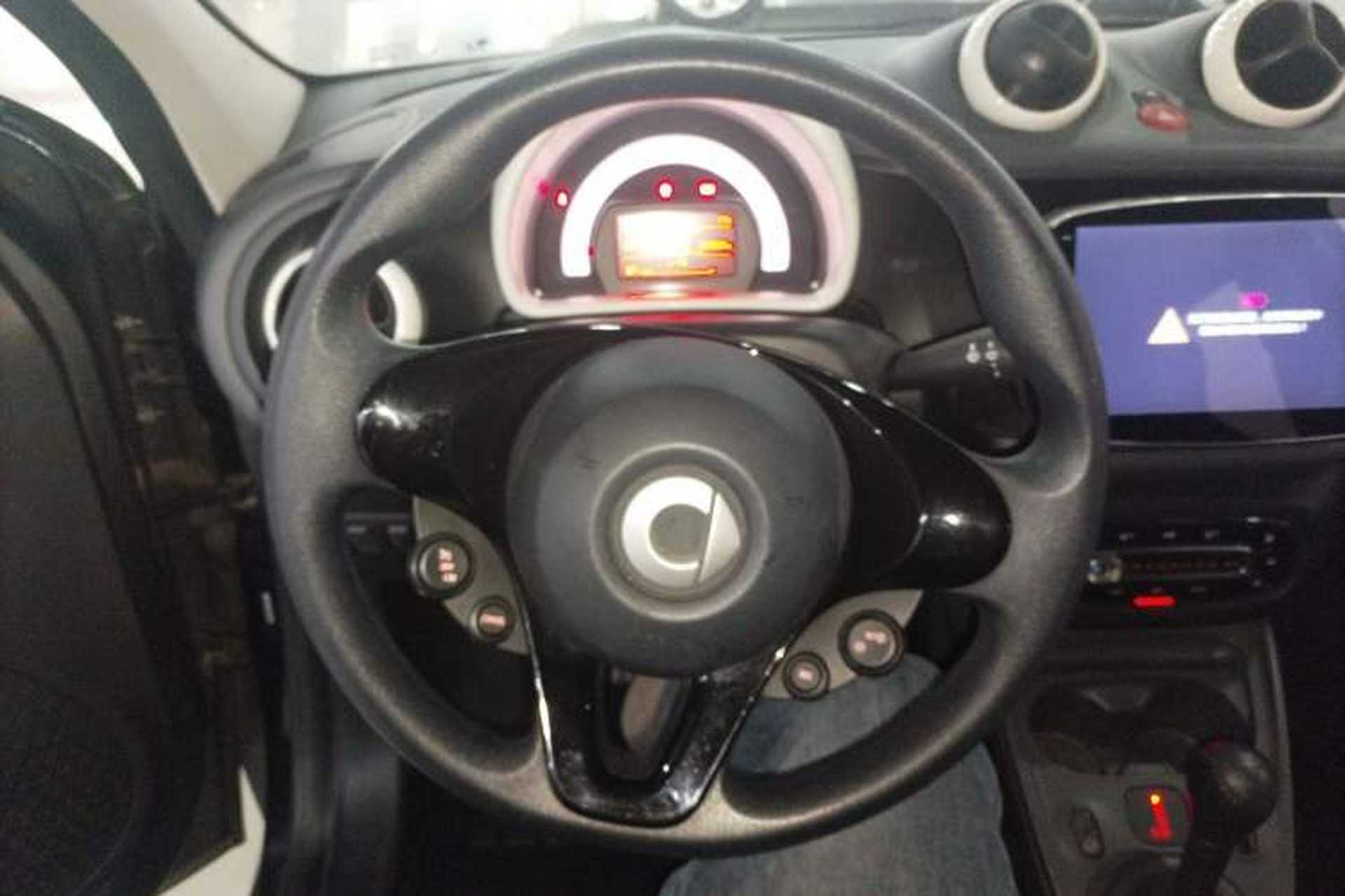 Used smart forfour 2018 1.0L 52 kW Dynamic Edition Steering Wheel