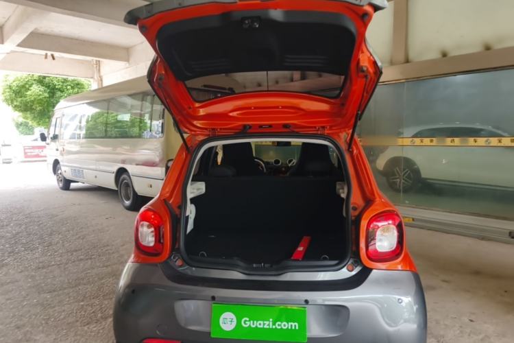Used smart forfour 2018 1.0L 52 kW Dynamic Edition Trunk