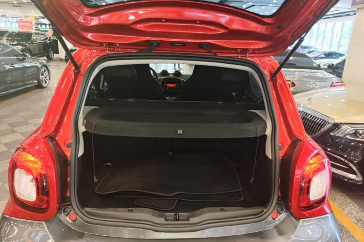 Used smart forfour 2018 1.0L 52kW Passion Edition Trunk