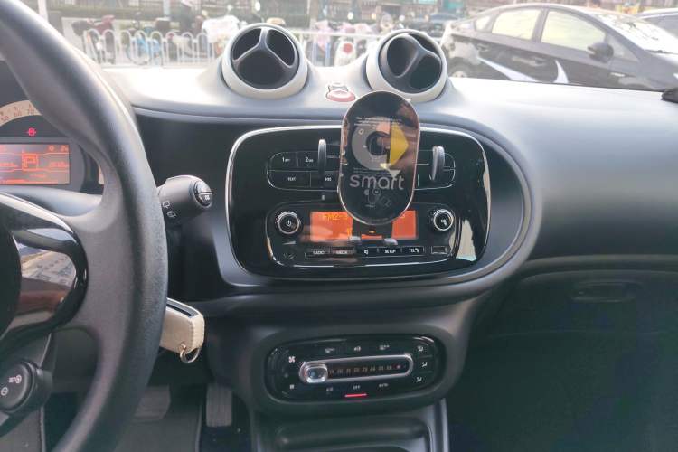 Used smart forfour 2018 1.0L 52 kW Dynamic Edition Audio And AC Panel