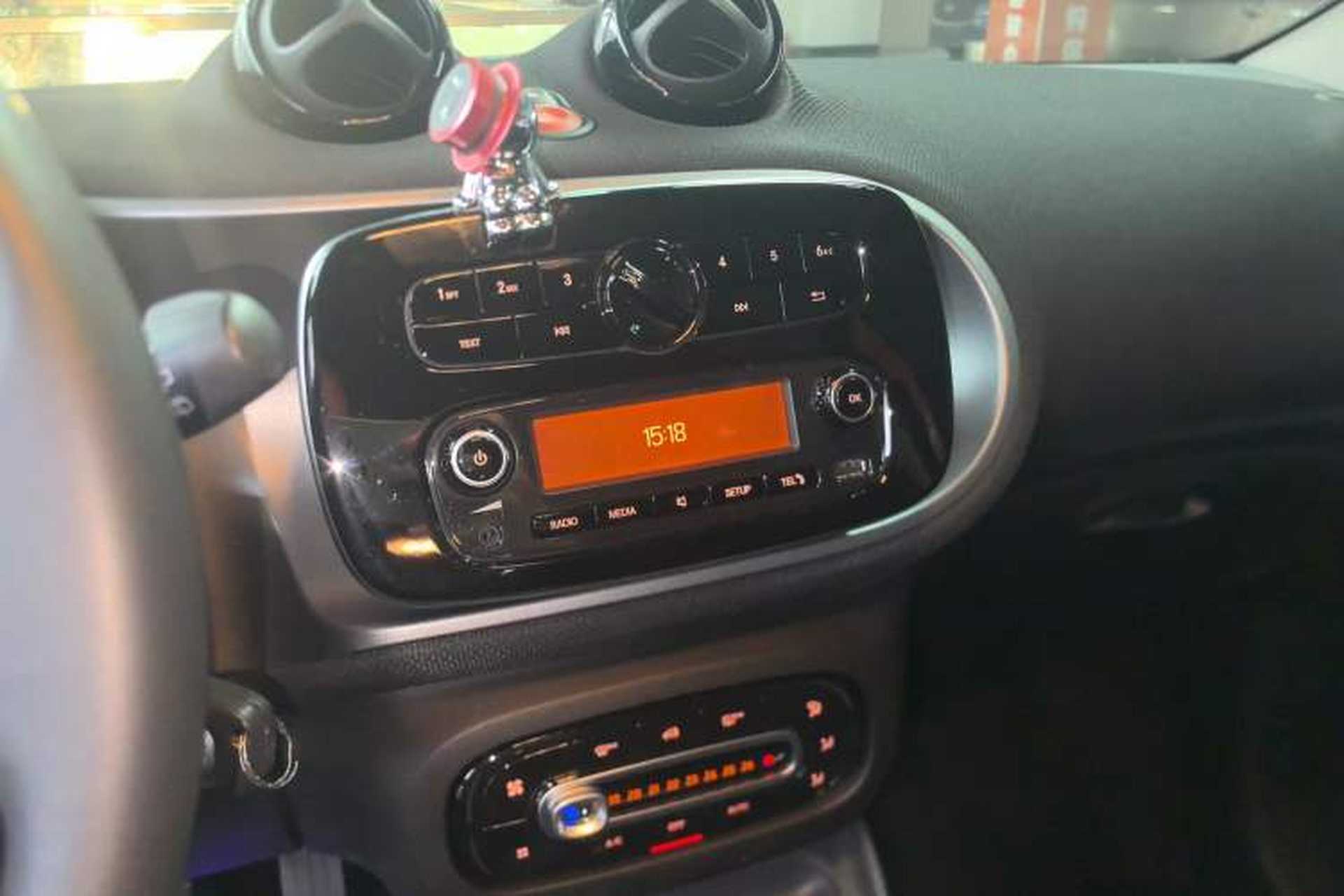 Used smart forfour 2018 1.0L 52kW Passion Edition Audio And AC Panel