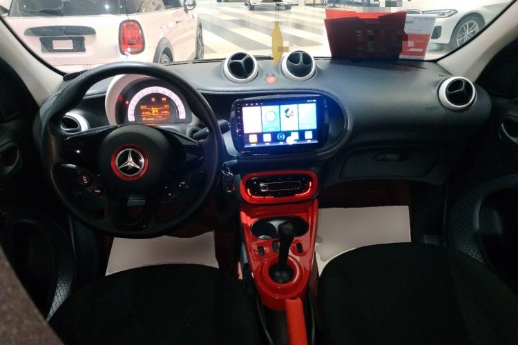 Used smart forfour 2018 1.0L 52 kW Dynamic Edition Center Console