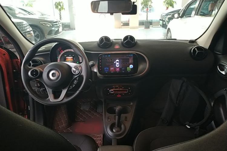 Used smart forfour 2018 1.0L 52kW Passion Edition Center Console