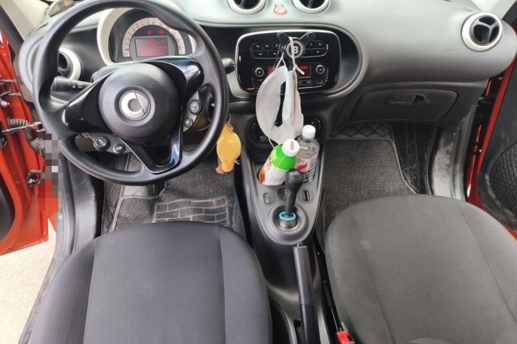 Used smart forfour 2018 1.0L 52 kW Dynamic Edition Center Console