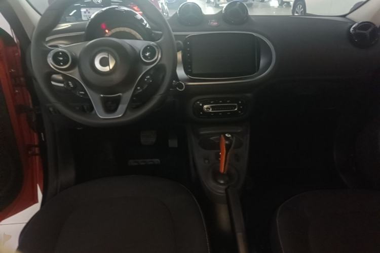 Used smart forfour 2018 1.0L 52kW Passion Edition Center Console
