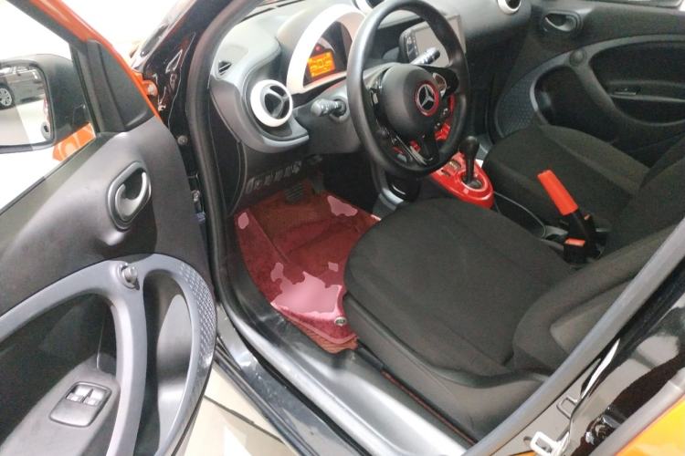 Used smart forfour 2018 1.0L 52 kW Dynamic Edition Driver Seat