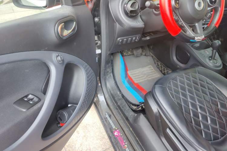 Used smart forfour 2018 1.0L 52kW Passion Edition Driver Seat