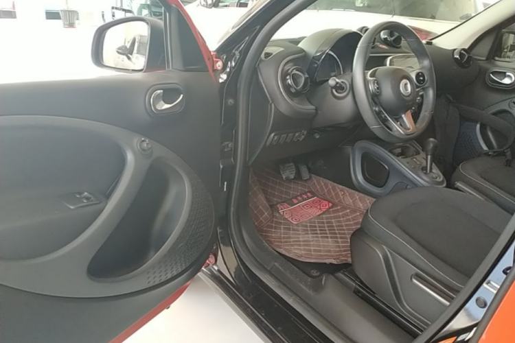 Used smart forfour 2018 1.0L 52kW Passion Edition Driver Seat