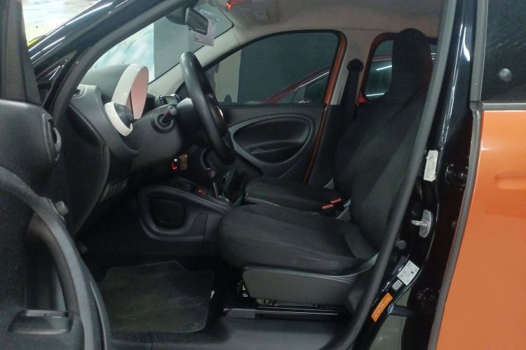 Used smart forfour 2018 1.0L 52 kW Dynamic Edition Driver Seat